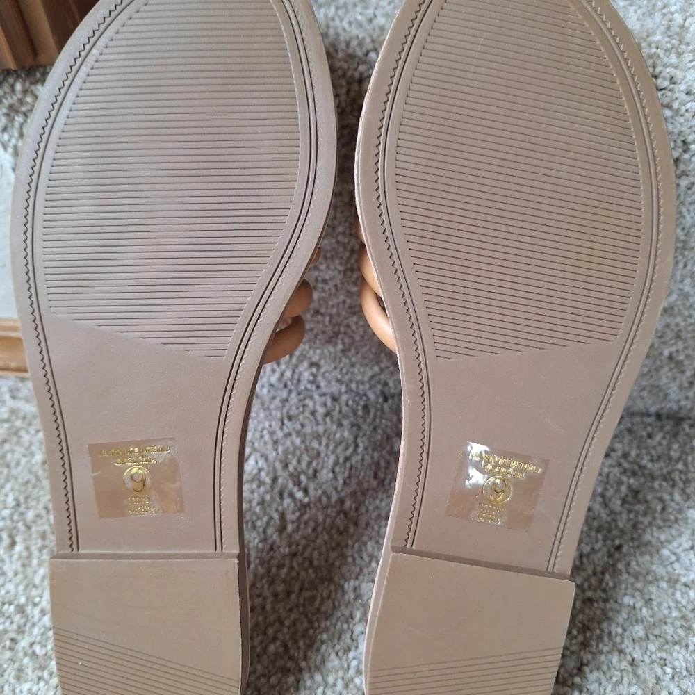 NWOT Soda Womens Slip On Tan Multi Band Flats Size 9